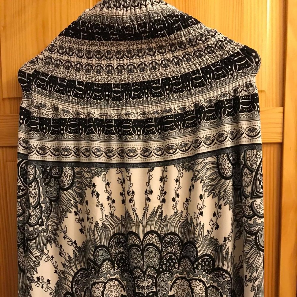 Woman's strapless dress